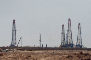 伊拉克大型油田开始停产 霍尔木兹危机若无好转恐减产300万桶/日