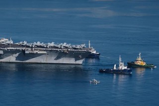 美军最大航母“福特”号，一场火烧了超30小时