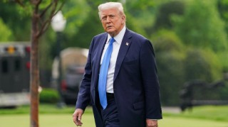 特朗普将经济“好的方面”归功于自己，将“坏的方面”归咎于拜登