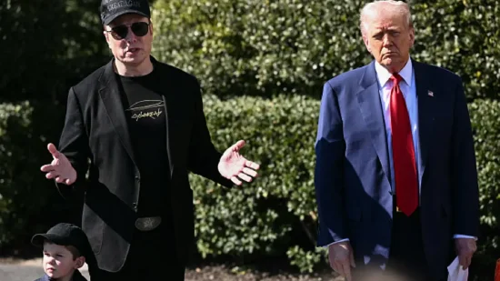 特斯拉股价大涨 马斯克称将显著减少从政时间  第1张