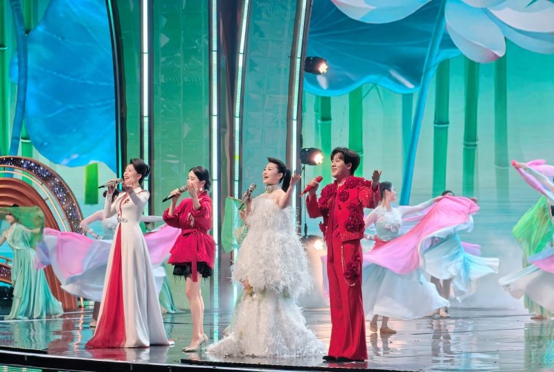 洛琦三度加盟湖南卫视春晚 引爆16亿流量成“跨屏宠儿”  第2张