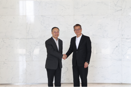 李云泽会见香港特区政府财政司司长陈茂波  第1张