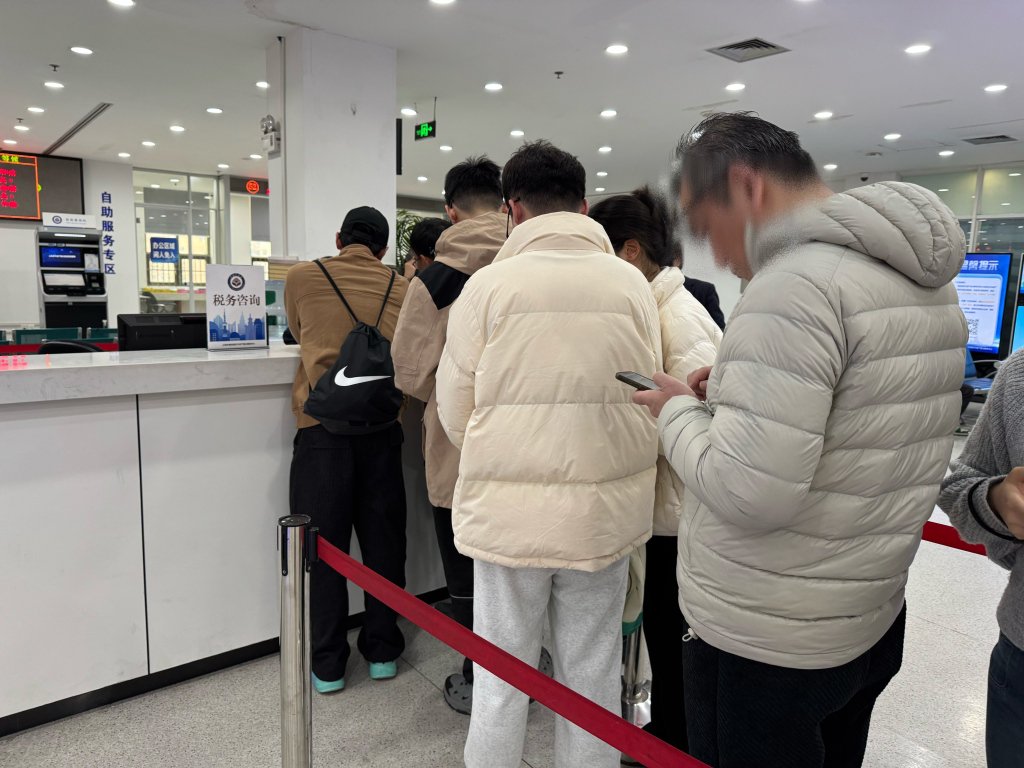 沪七条落地满月：3月上海二手房成交冲击3万套，改善型置换链条打通  第1张