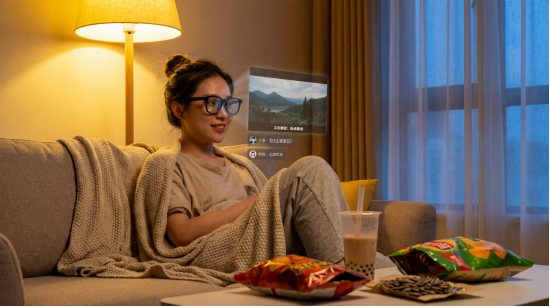 AI眼镜赛道“群雄逐鹿”，上游AR光机成行业破局关键  第1张